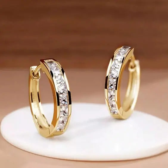Boucles d'oreilles créoles en or et cristal élégantes